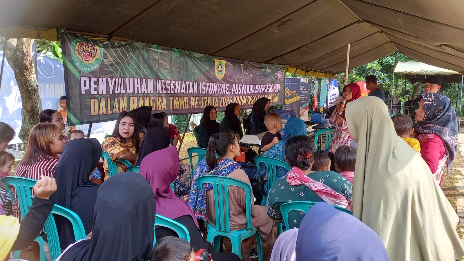 Kodim 0621/Kab.Bohor TMMD ke 128 Warga Desa Banyuasin Antusias, Serbu Penyuluhan Kesehatan Terpadu