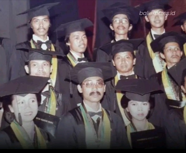 Frono Jiwo Sebut Ijazah dan Skripsi UGM 1980-an Semua Sama Pakai Mesin Ketik