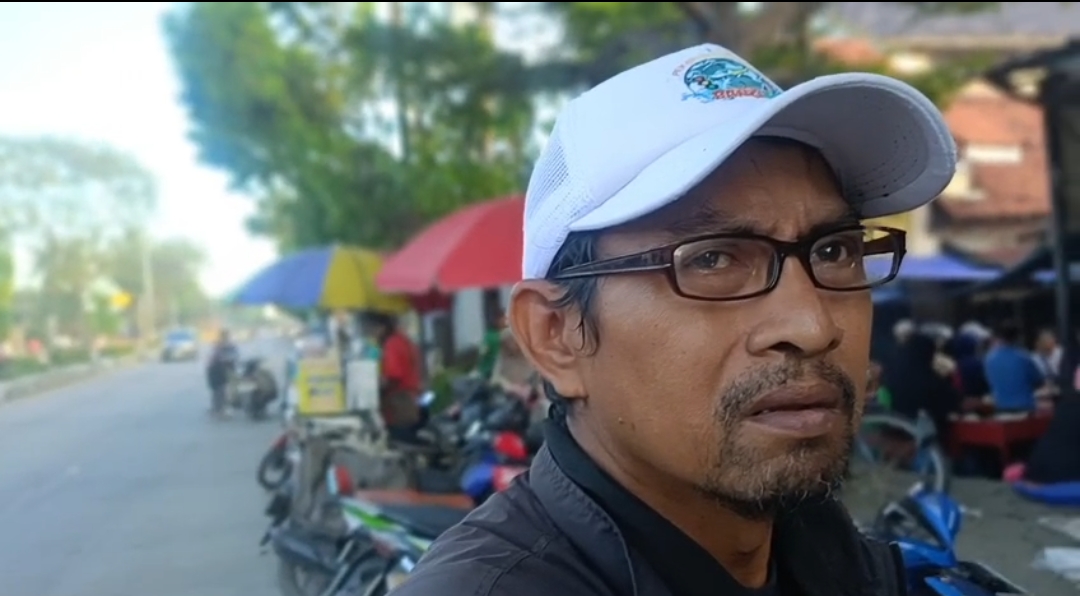 Sengkarut Parkir Bahu Jalan Pasar Limbangan Wetan Aturan Dilanggar, Diduga Ada Setoran ke Oknum Dishub