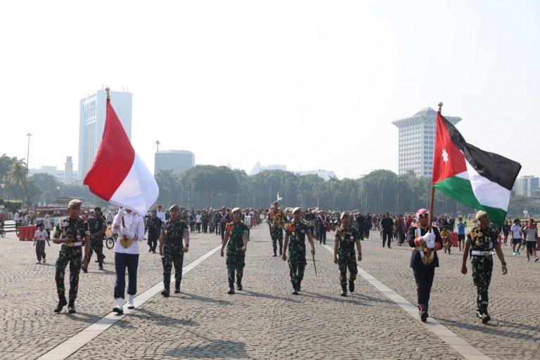 Parade Marching Band Gabungan Unhan RI dan Yordania Semarakkan Hari Kemerdekaan ke-80 Yordania di Jakarta