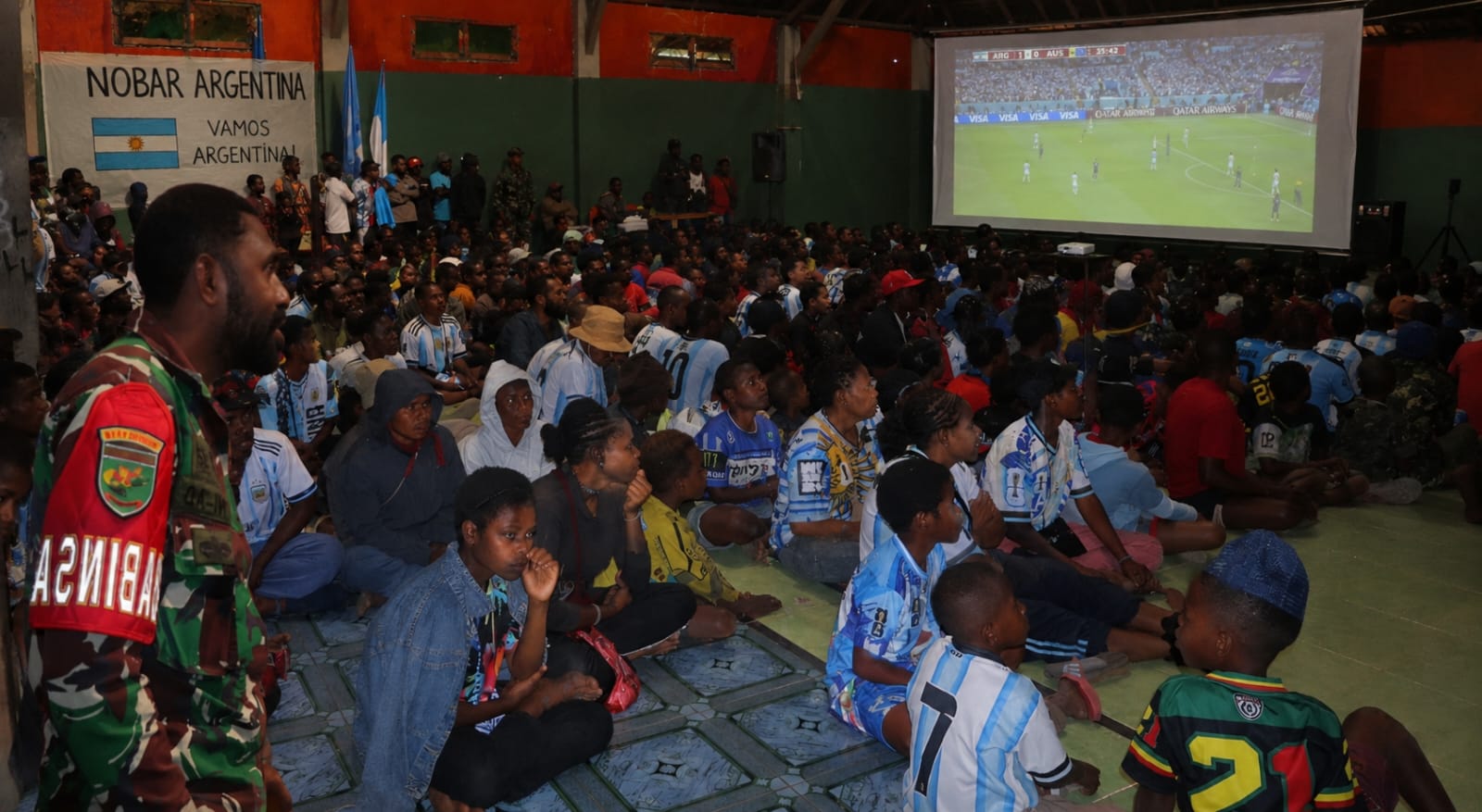 Dari Tingginambut hingga Mulia, Hangatnya Kebersamaan Kodim Puncak Jaya dan Warga Saat Nobar Piala Dunia