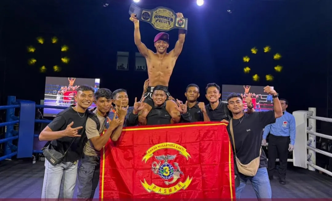 Sabet Sabuk Emas KTI Hammer Fight, Serda Mar Jingga Merdeka Harumkan Nama Korps Marinir