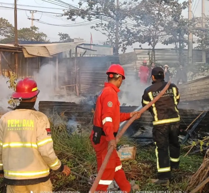 Rumah Warga & Warung Nasi  Ludes Terbakar, Di Duga Akibat Bakar Sampah
