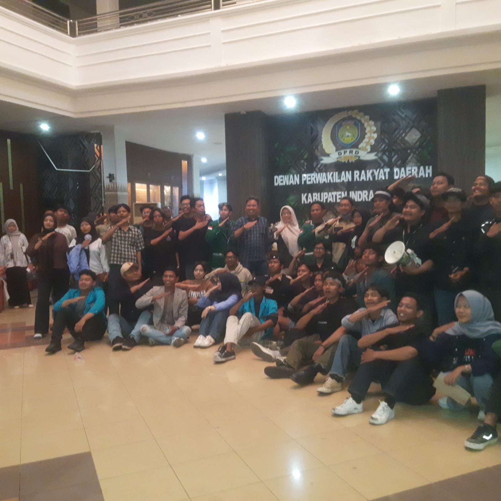 May Day Buruh, BEM PTUN & BEMNUS Gelar Aksi Depan DPRD Indramayu