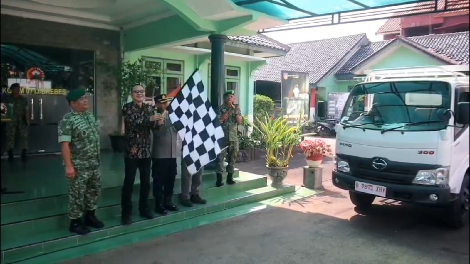 Pelepasan Simbolis 10 Unit Truk Koperasi Merah Putih, Kodim 0713/Brebes dan Pemkab Brebes Perkuat Perekonomian Desa