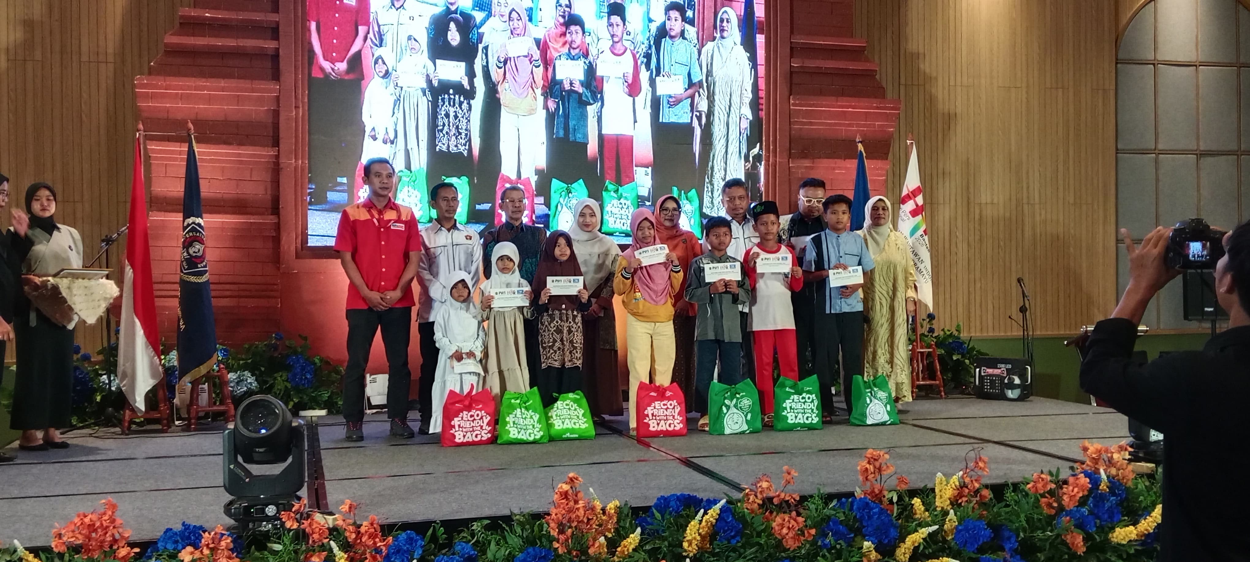 Puncak Peringatan HPN 2026, PWI Indramayu Berikan Anugerah PWI Award ke-9 kepada 18 Local Hero