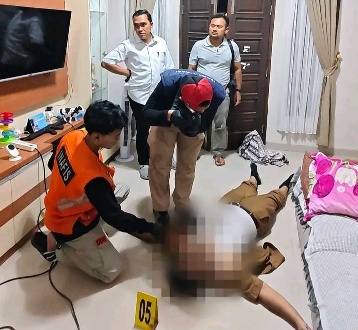 MeteorNews ** INDRAMAYU |  VIRAL! Suami Lurah Bojong Sari Gantung Diri