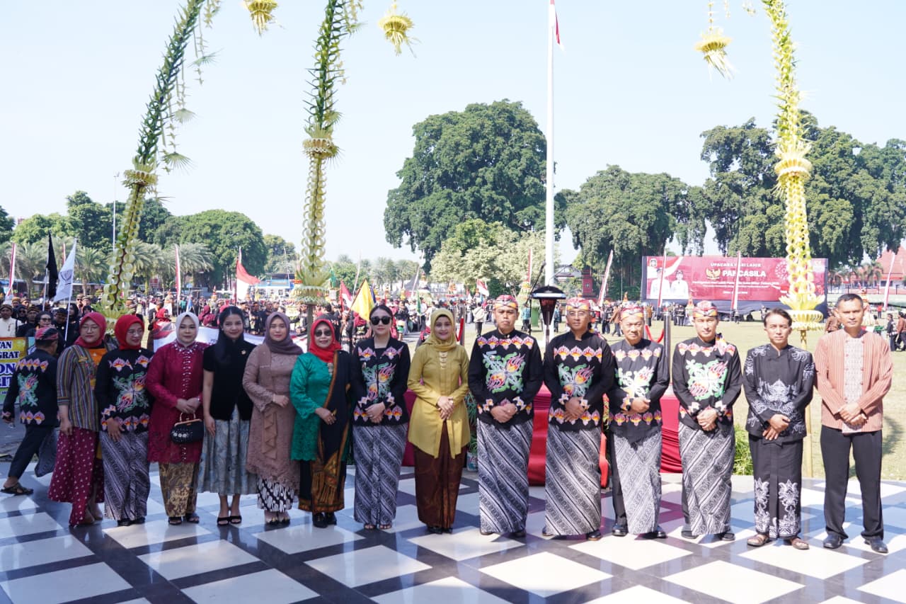 Dandim 0808/Blitar Hadiri Peringatan Hari Lahir Pancasila 2026, Kirab Gunungan Lima Dan Genduri Pancasila Perkuat Semangat Persatuan