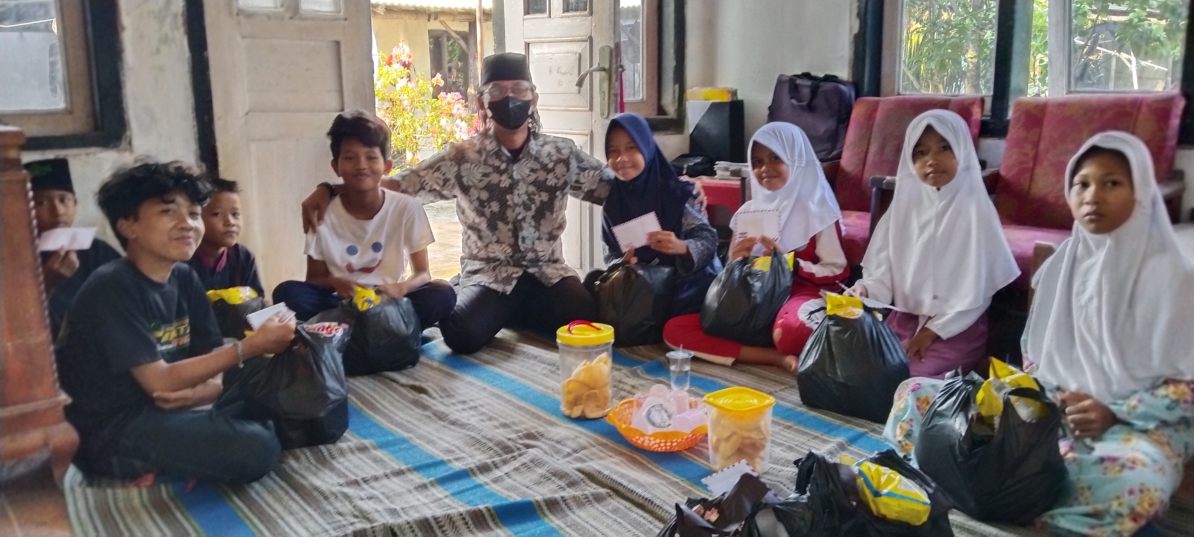 BERBAGI BERSAMA ANAK YATIM PIATU PT INDAH RAYA SANTOSA CABANG JABAR