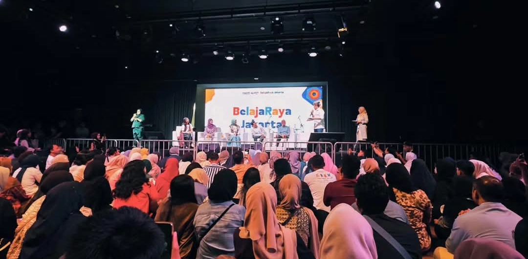 Di Tengah Agenda Padat, Seskab Teddy Sempatkan Sapa Penggerak Pendidikan di Taman Ismail Marzuki