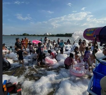 BALI 2 Indramayu Kenakan Tiket 17.000 Wahana Ember Tumpah dan Mandi Busa